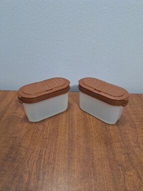 2 Vintage Tupperware Spice Shakers Modular Mates Containers Chocolate Brown Lids